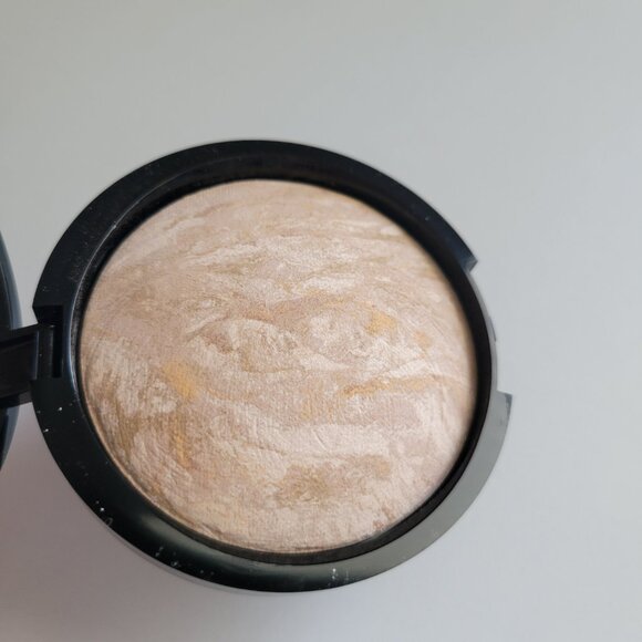 Laura Gellar Baked Balance-N-Brighten Color Correcting Foundation FAIR .32oz - Picture 4 of 7